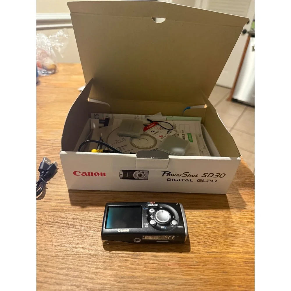 Canon PowerShot SD30 Digital ELPH Black Camera Bundle 3 Batteries Charger Box